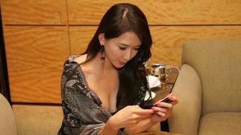 林志玲低调赴非洲投身公益，素颜陪伴儿童传递温暖力量